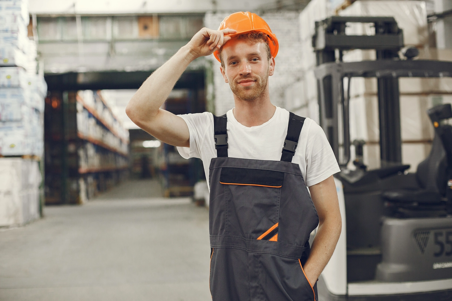Dujo Service - Gabelstapler reparatur wartung -Industriearbeiter